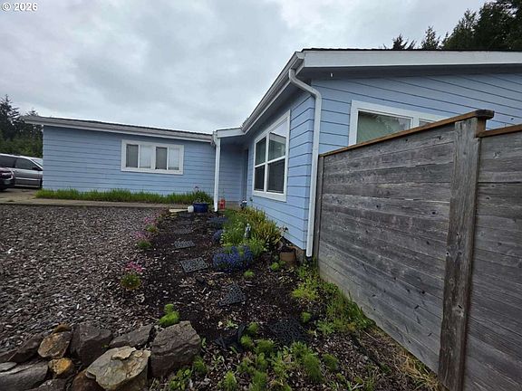 5th image of 780 SE Winchell Dr