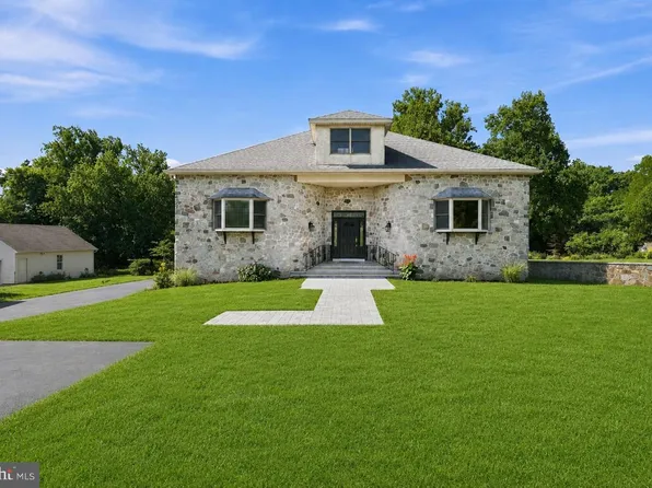 744 Naamans Rd, Claymont, DE 19703