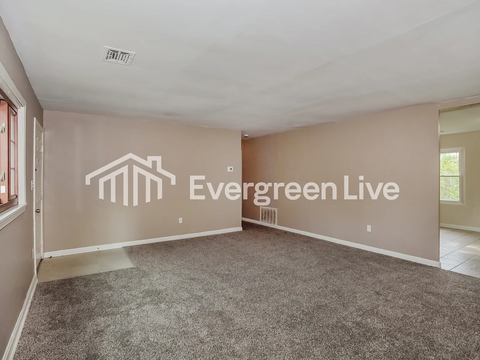 3 bed, 1.0 bath, 1189 sqft, $1,545 — Photo 3