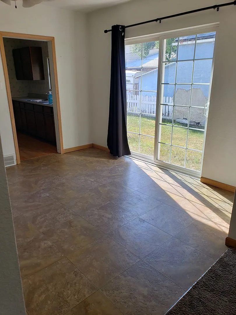 412 3rd Ave NW Jamestown, ND 58401 — Photo 4