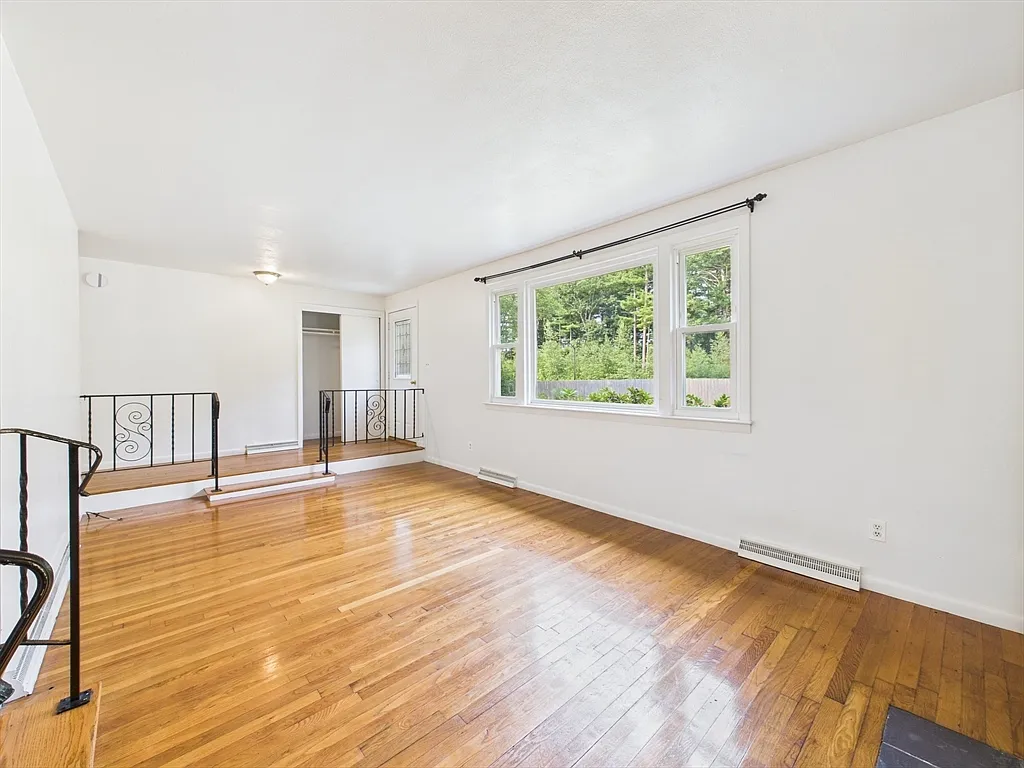 3 bed, 2.0 bath, 1474 sqft, $3,800 — Photo 3