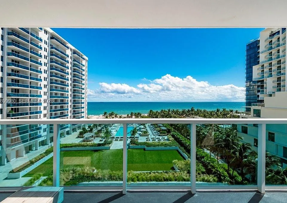 2301 Collins Ave #738