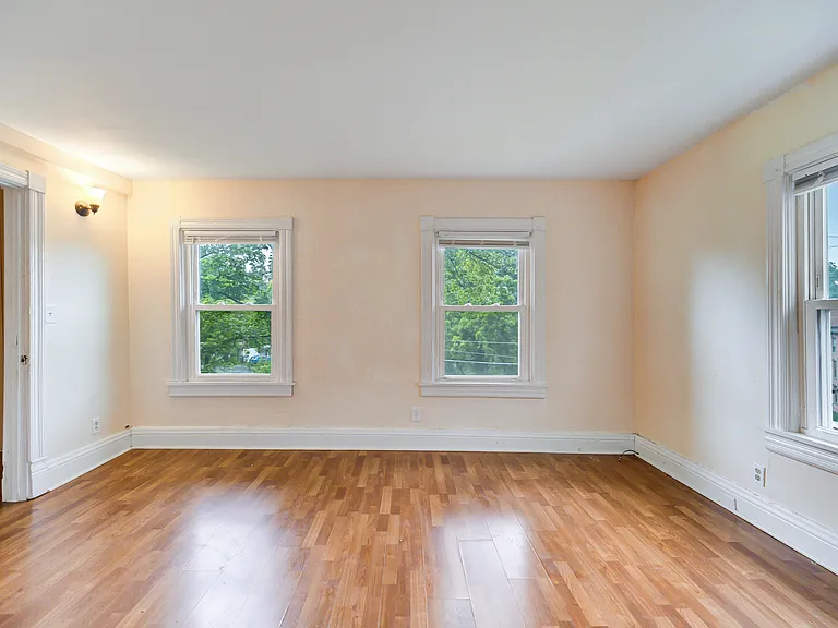 4 Underwood St #2 — Photo 2