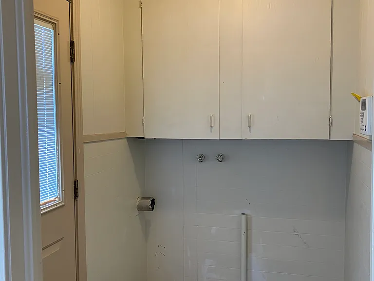 302 E South St — Photo 11