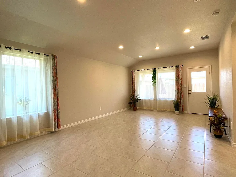 2325 Tranquil Ln — Photo 10