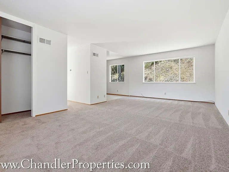414-416 Warren Drive Apartments — Photo 2