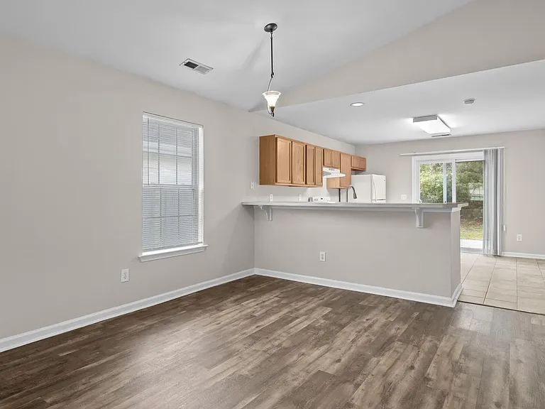 869 Silvercrest Dr — Photo 7
