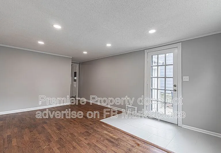7826 Summit St — Photo 3
