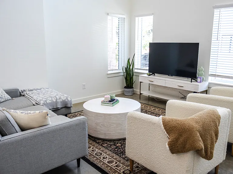 1216 N Blackwelder Ave #12 — Photo 7