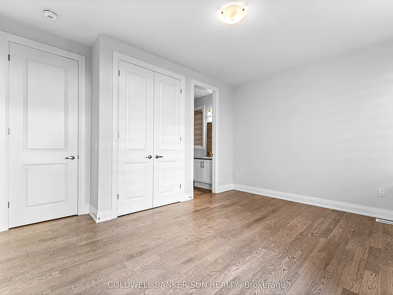 166 Prince Charles Cres — Photo 27