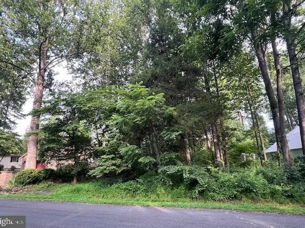 622 Harrison Cir, Locust Grove, VA 22508