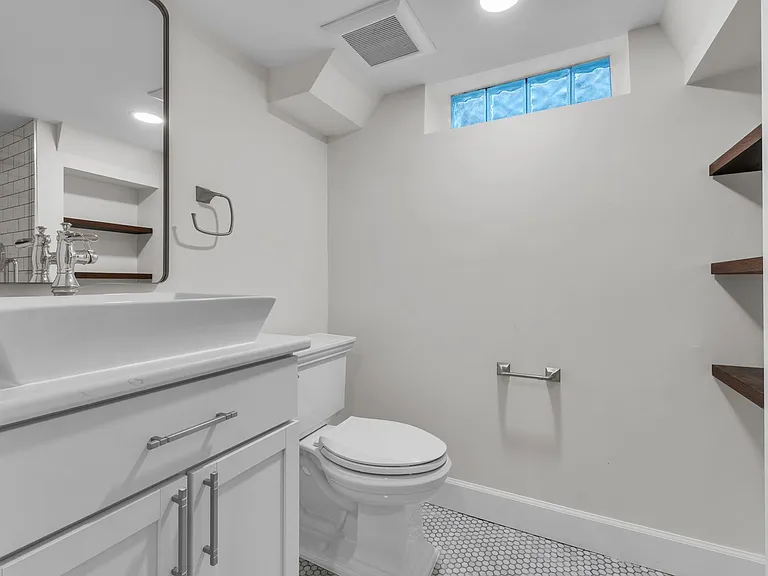 2711 Dorchester Rd — Photo 21