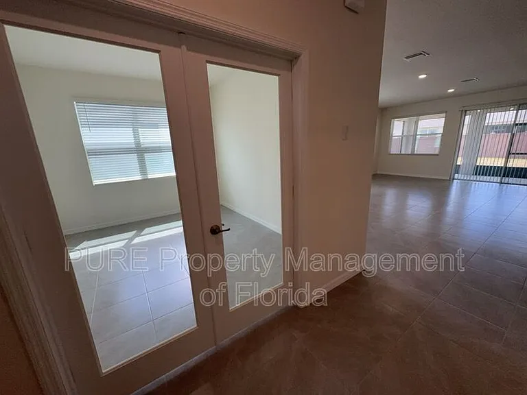 4122 NW 48th Terrace Rd — Photo 52
