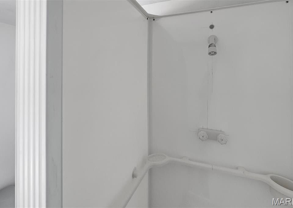 13th image of 2137 N Lake View Dr