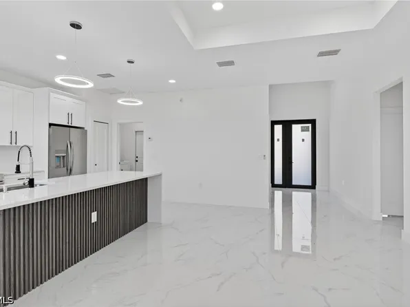 3903 11th St SW, Lehigh Acres, FL 33976