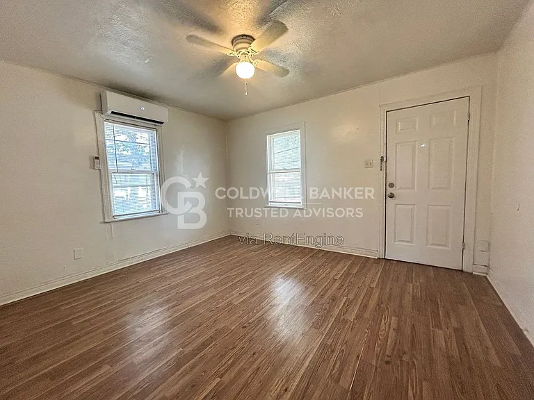 114 Avenue V — Photo 3