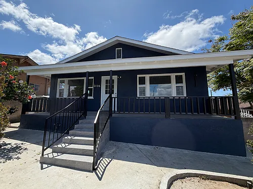 2106 Sheridan St Photo 1