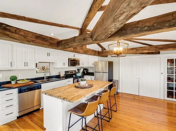 242 Merrimac St #3, Newburyport, MA 01950