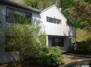 97 Graywood Rd #B, Port Washington, NY 11050