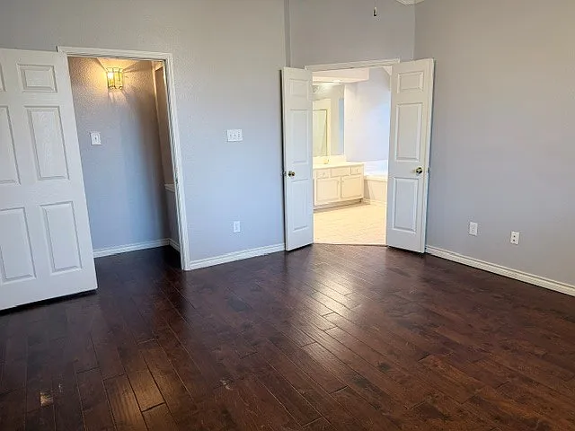 3 bed, 2332 sqft, $2,600 — Photo 4