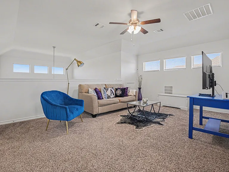 1613 Grand Villa St — Photo 14