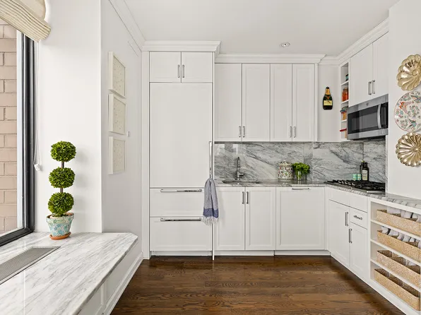 400 East 70th Street image 6 of 21