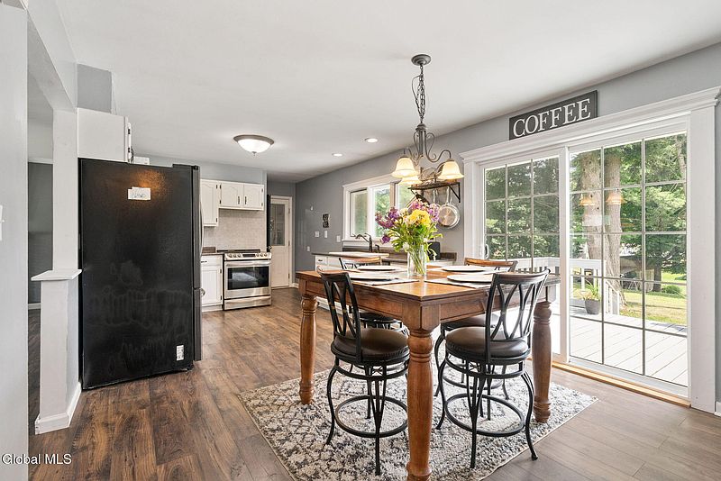 4th image of 7 Edwin Drive