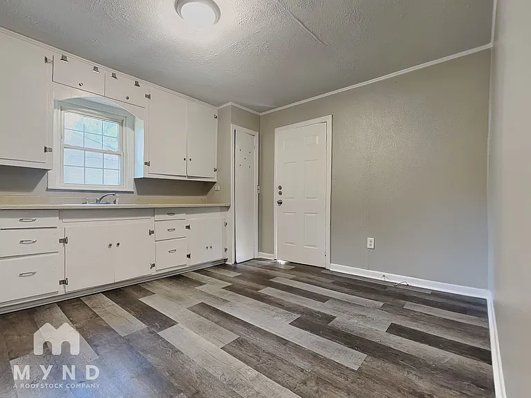 404 N Kenwood Rd — Photo 9