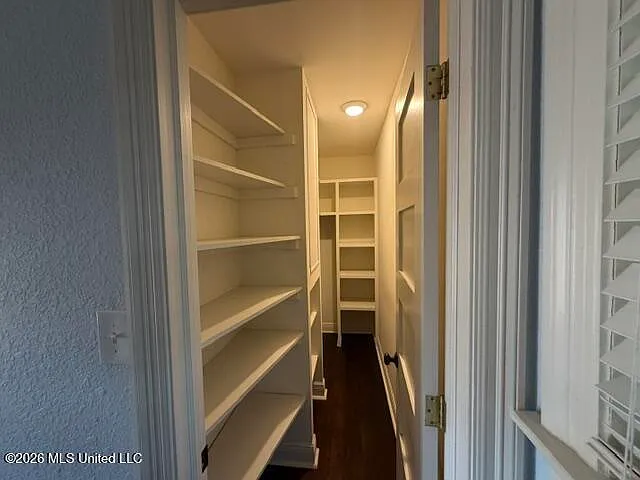 710 Mills Ave — Photo 18