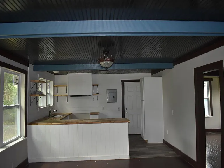 1200 W Lee St — Photo 8