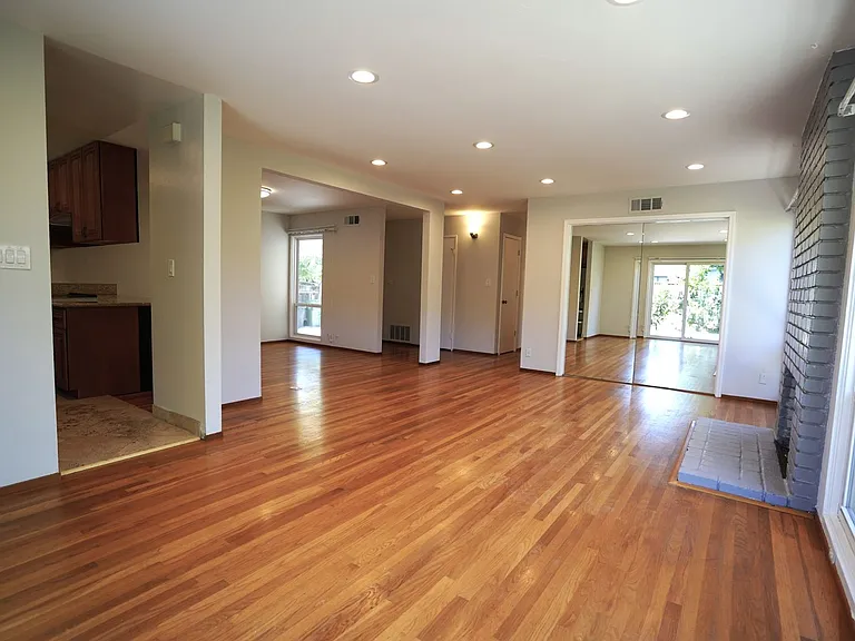 1185 Countess Ct — Photo 5