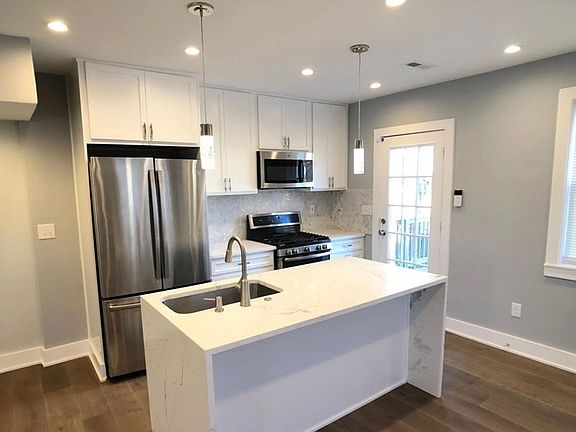 2nd image of 3984 Blaine St NE