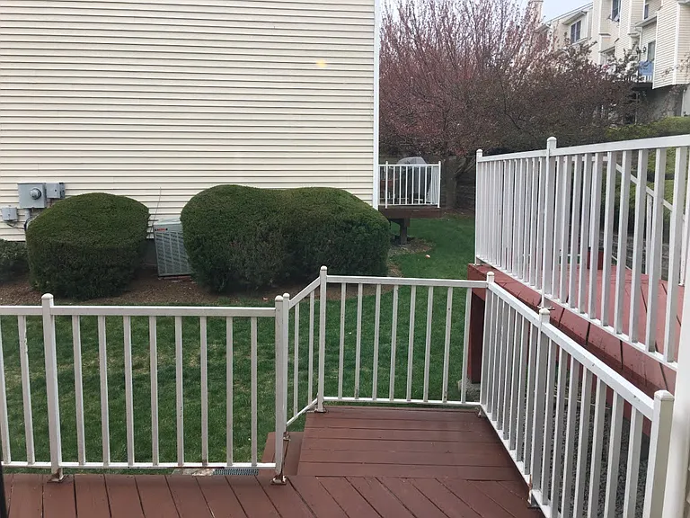 10 Springhill Dr — Photo 3