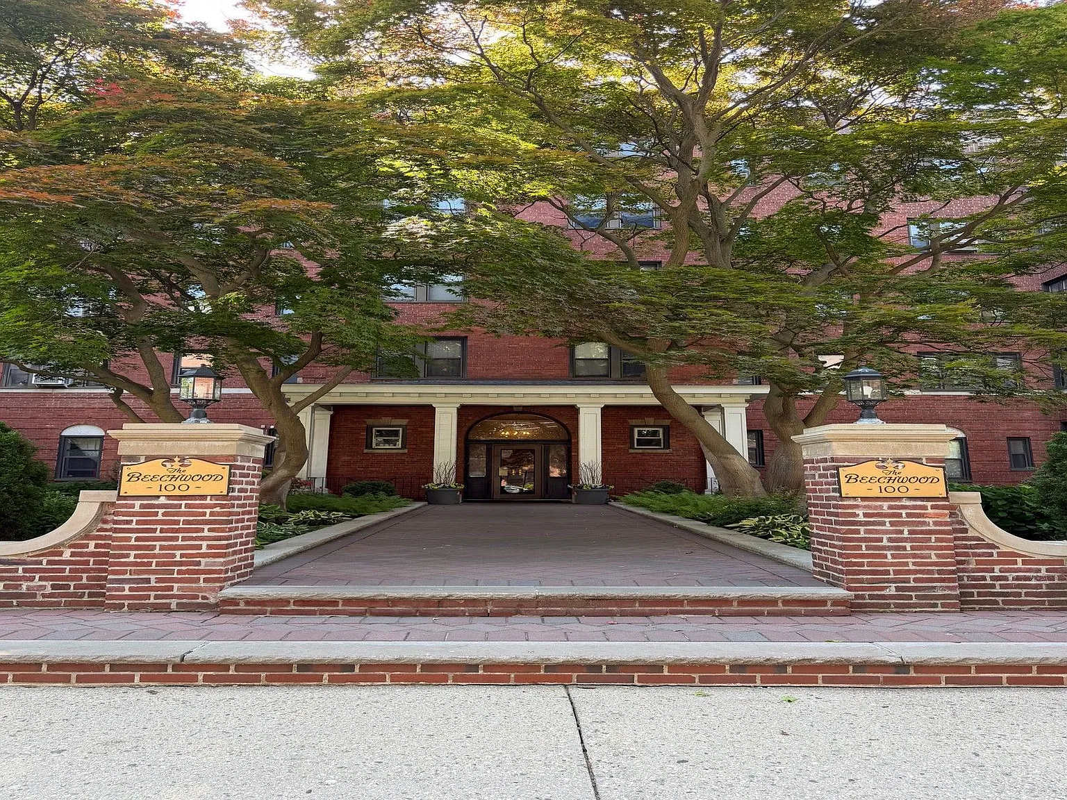 2 bed, $2,900 — Photo 1