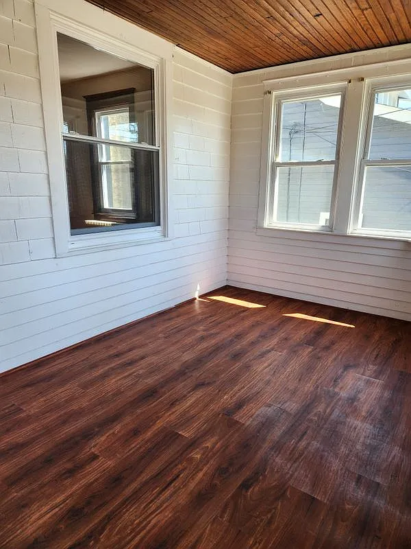 2 bed, 1.0 bath, 1401 sqft, $1,950 — Photo 2