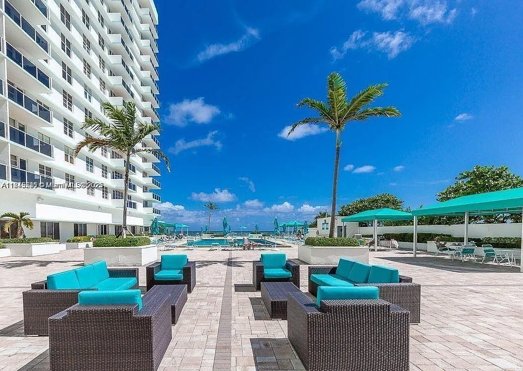 Sea Air Towers Condo — Photo 2