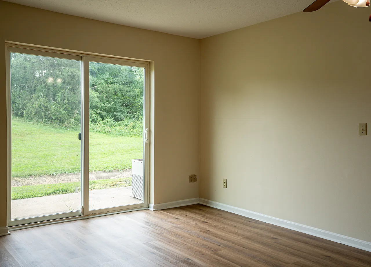 2 bed, 1.5 bath, 1152 sqft, $925 — Photo 3