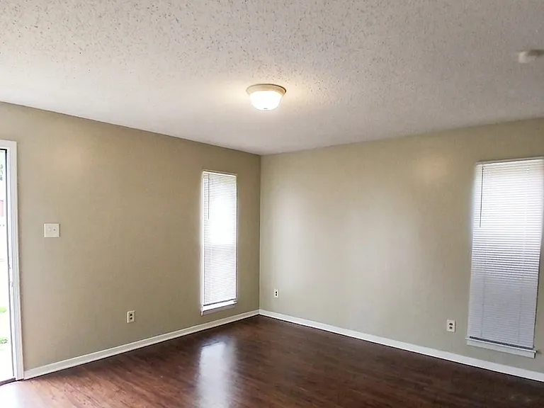 4407 Howardcrest Dr — Photo 4