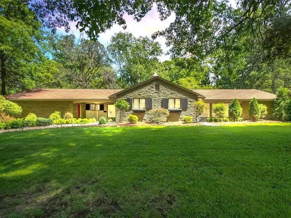 1070 Wade Ln, Oakmont, PA 15139