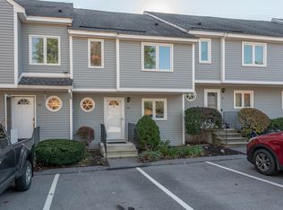 28 Merrimack Dr, Merrimack, NH 03054