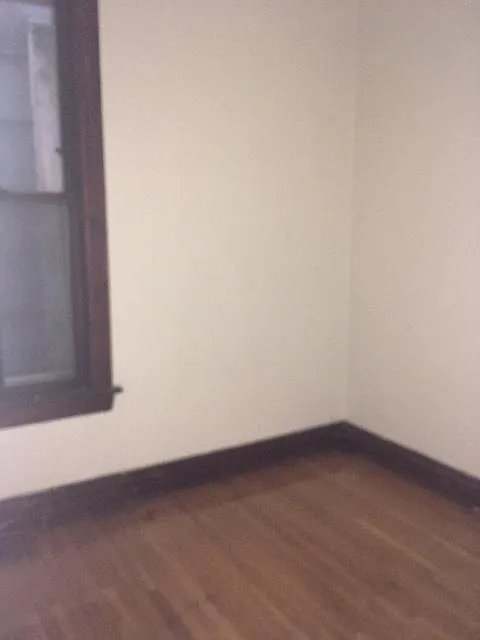 Building Photo - 1116 W Wellington Ave #1