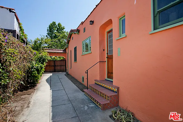 2035 Selby Ave — Photo 19
