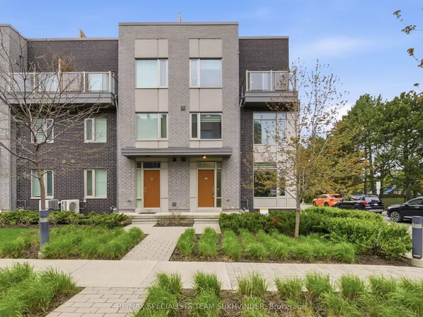 18 Applewood Ln #25, Toronto, ON M9C 0C1