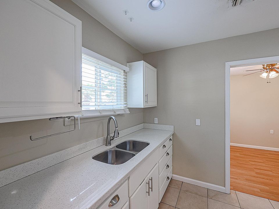 1st image of 353 E Clarendon Ave