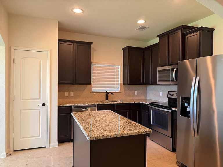 21102 Echo Manor Dr — Photo 3