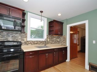 911 Summit Ave, Waukesha, WI 53188