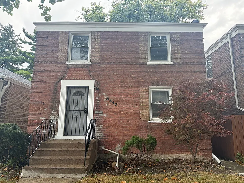 8345 S Hamilton Ave