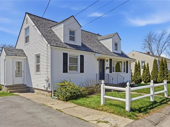 17 Goulart Ave, Bristol, RI 02809