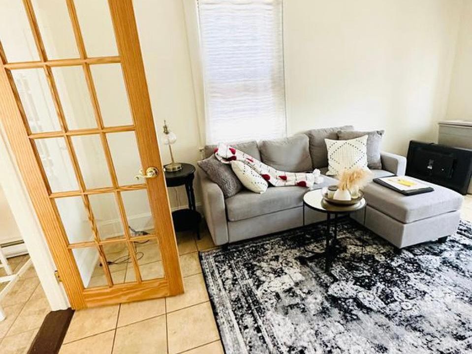 1st image of 267 Bayville Ave Floor 2