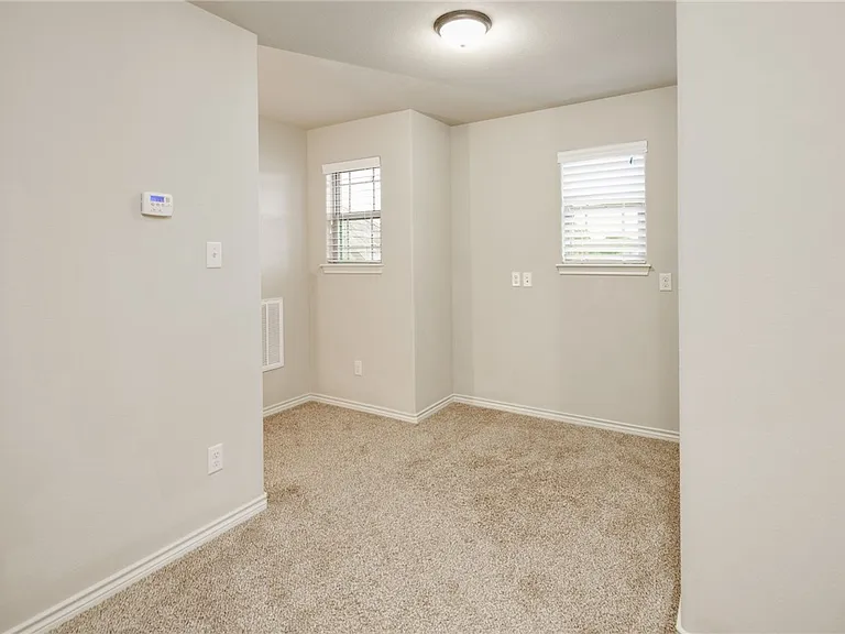 4025 Crestmont Dr — Photo 23